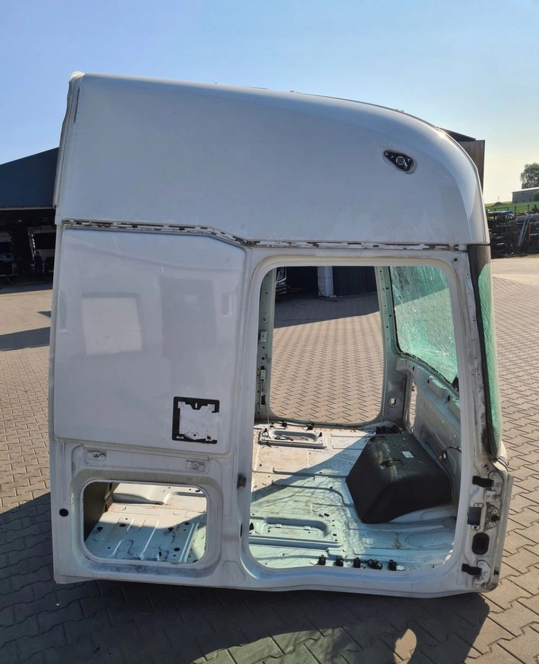 Кабіна GOŁA SZKIELET POSZYCIE BLACHA RENAULT GAMA T HIGH WYSOKA KABINA - USZKODZONA: фото 6 Кабіна GOŁA SZKIELET POSZYCIE BLACHA RENAULT GAMA T HIGH WYSOKA KABINA - USZKODZONA: фото 6