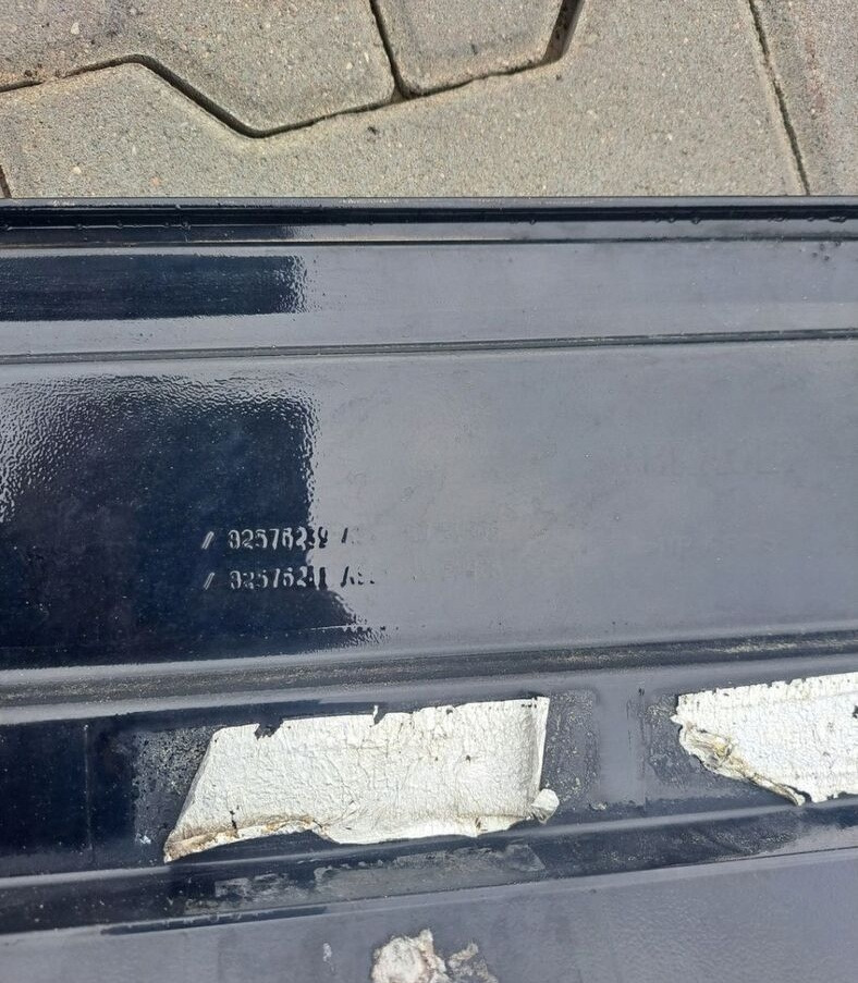 KLAPA SCHOWKA DRZWICZKI PRAWE Renault GAMA RANGE T - Кузов і екстер'єр в категорії Вантажівки: фото 3 KLAPA SCHOWKA DRZWICZKI PRAWE Renault GAMA RANGE T - Кузов і екстер'єр в категорії Вантажівки: фото 3