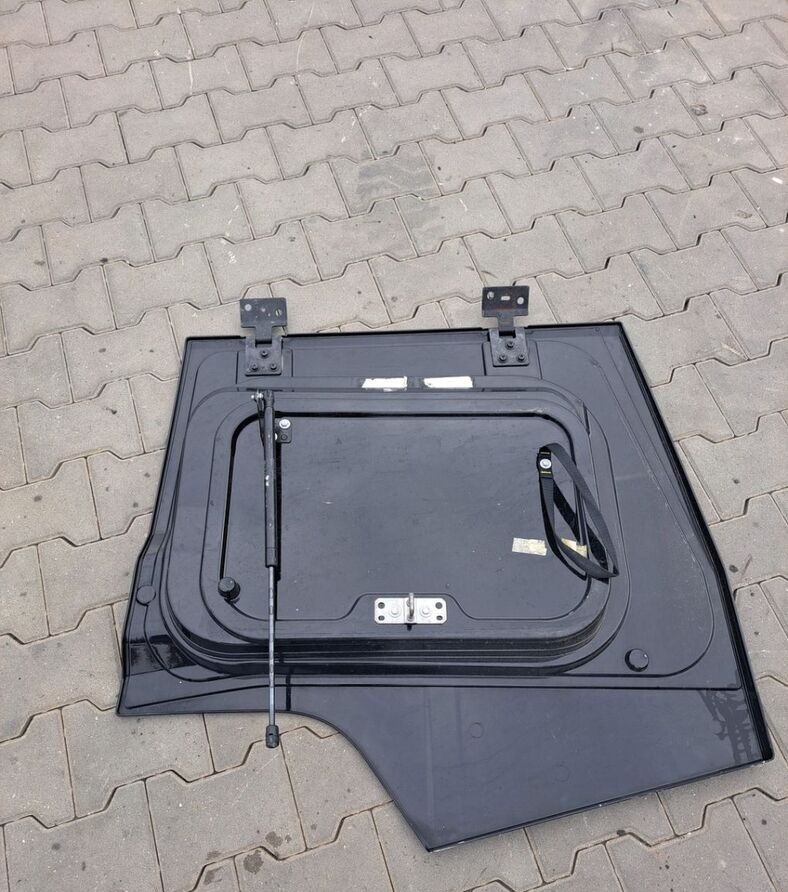 KLAPA SCHOWKA DRZWICZKI PRAWE Renault GAMA RANGE T - Кузов і екстер'єр в категорії Вантажівки: фото 2 KLAPA SCHOWKA DRZWICZKI PRAWE Renault GAMA RANGE T - Кузов і екстер'єр в категорії Вантажівки: фото 2