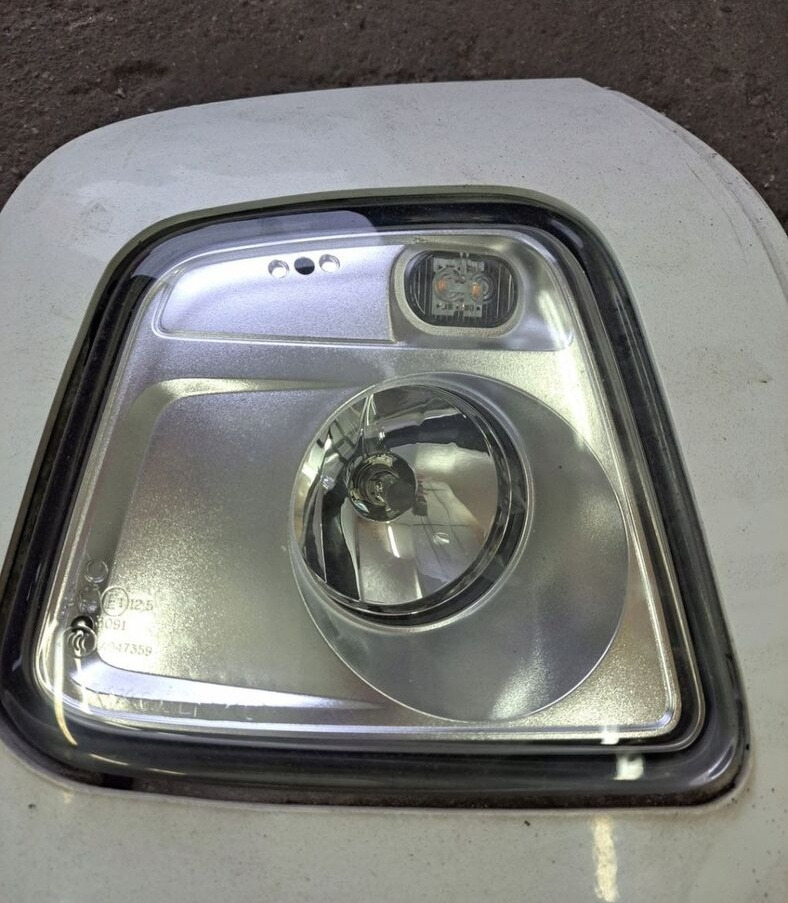 NAROŻNIK PRAWY HALOGEN OSŁONA KABINY 82145721 Volvo FH 4 - Кузов і екстер'єр в категорії Вантажівки: фото 1 NAROŻNIK PRAWY HALOGEN OSŁONA KABINY 82145721 Volvo FH 4 - Кузов і екстер'єр в категорії Вантажівки: фото 1