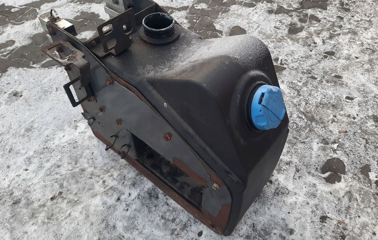 Renault 22077231 Renault Gama D / Volvo FL - Бак AdBlue в категорії Вантажівки: фото 2 Renault 22077231 Renault Gama D / Volvo FL - Бак AdBlue в категорії Вантажівки: фото 2