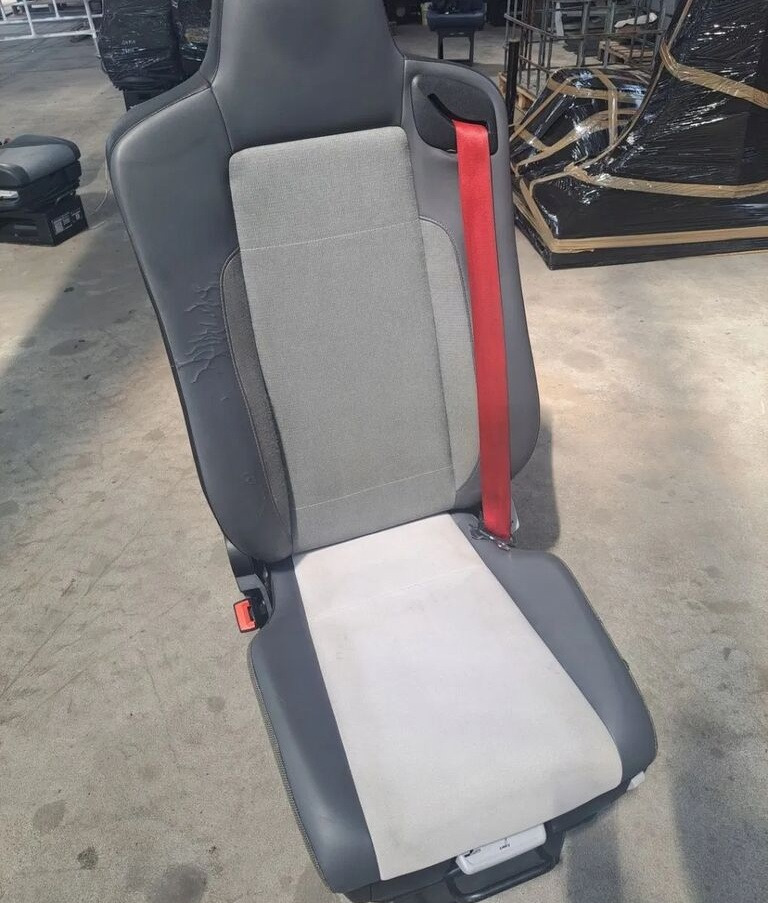 Renault SIEDZENIE KIEROWCY Renault RANGE GAMA T C K - Сидіння в категорії Вантажівки: фото 3 Renault SIEDZENIE KIEROWCY Renault RANGE GAMA T C K - Сидіння в категорії Вантажівки: фото 3