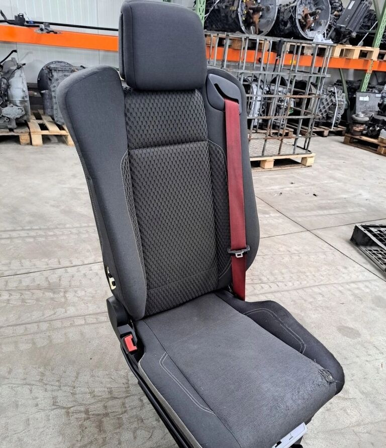 Renault SIEDZENIE KIEROWCY Renault RANGE GAMA T C K - Сидіння в категорії Вантажівки: фото 2 Renault SIEDZENIE KIEROWCY Renault RANGE GAMA T C K - Сидіння в категорії Вантажівки: фото 2
