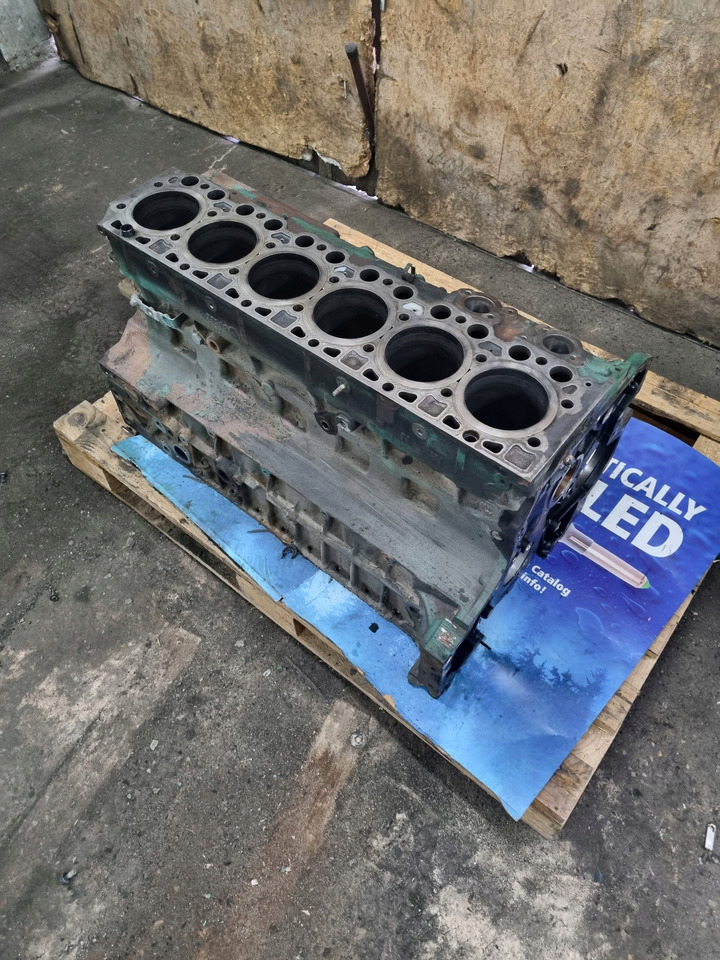 VOLVO BLOK SILNIKA GOŁY SŁUPEK VOLVO FL FE RENAULT PREMIUM MIDLUM DXI 7 D7F - Блок циліндрів в категорії Вантажівки: фото 2 VOLVO BLOK SILNIKA GOŁY SŁUPEK VOLVO FL FE RENAULT PREMIUM MIDLUM DXI 7 D7F - Блок циліндрів в категорії Вантажівки: фото 2