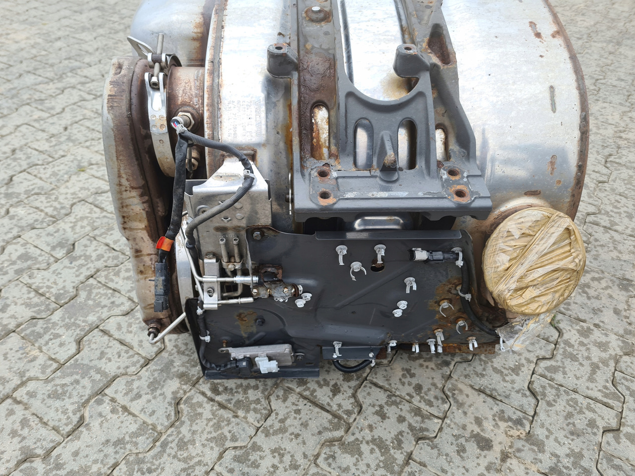 VOLVO KATALIZATOR TŁUMIK DPF FILTR KOMPLETNY VOLVO FH 4 FM 4 RENAULT GAMA T RANGE - Каталізатор: фото 3 VOLVO KATALIZATOR TŁUMIK DPF FILTR KOMPLETNY VOLVO FH 4 FM 4 RENAULT GAMA T RANGE - Каталізатор: фото 3