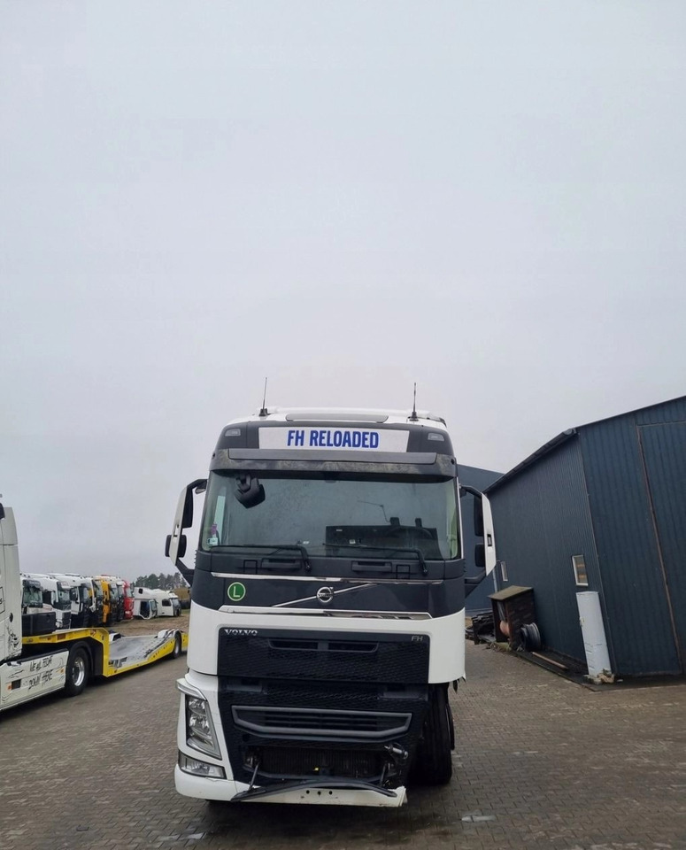 VOLVO KOMPLETNA VOLVO FH 4 EURO 6 GLOBETROTTER - Кабіна: фото 3 VOLVO KOMPLETNA VOLVO FH 4 EURO 6 GLOBETROTTER - Кабіна: фото 3