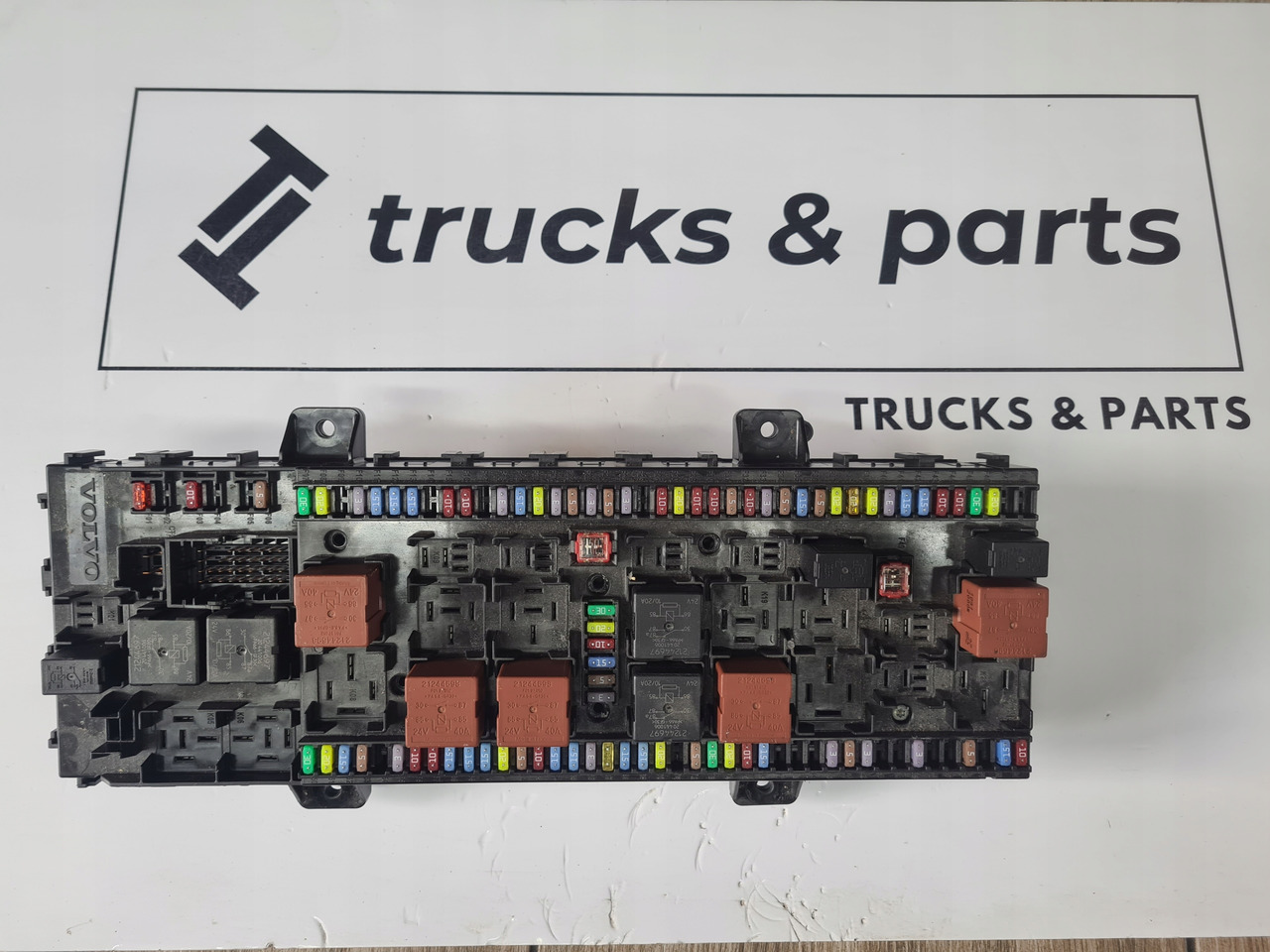 VOLVO TABLICA PŁYTA SKRZYNKA BEZPIECZNIKÓW VOLVO FH 5 FM 5 FMX 23050388 - Запобіжник в категорії Вантажівки: фото 1 VOLVO TABLICA PŁYTA SKRZYNKA BEZPIECZNIKÓW VOLVO FH 5 FM 5 FMX 23050388 - Запобіжник в категорії Вантажівки: фото 1