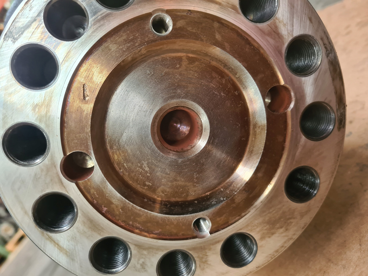 VOLVO WAŁ KORBOWY RENAULT GAMA T RANGE DTI 11 VOLVO FM 4 D11K EURO 6 - Колінчастий вал в категорії Вантажівки: фото 4 VOLVO WAŁ KORBOWY RENAULT GAMA T RANGE DTI 11 VOLVO FM 4 D11K EURO 6 - Колінчастий вал в категорії Вантажівки: фото 4