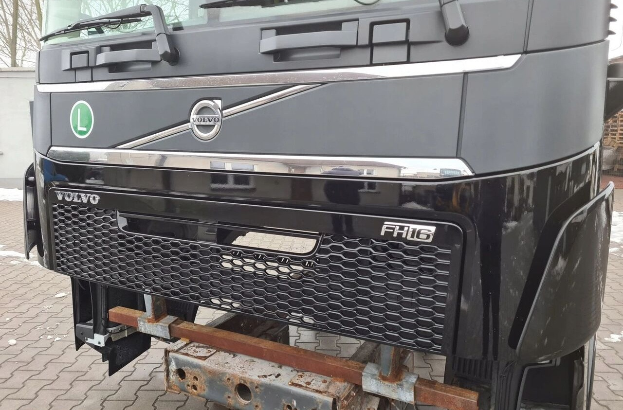 Volvo MASKA KOMPLETNA GÓRNA ATRAPA KABINY FH 16 EURO 6 Volvo VOLVO FH 16 EURO 6 - Бампер в категорії Вантажівки: фото 2 Volvo MASKA KOMPLETNA GÓRNA ATRAPA KABINY FH 16 EURO 6 Volvo VOLVO FH 16 EURO 6 - Бампер в категорії Вантажівки: фото 2