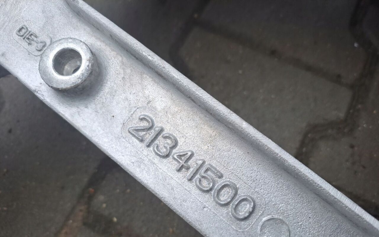 Volvo MOCOWANIE WSPORNIK BŁOTNIKA SKRZYNKI AKUMULATORÓW FH 4 REN - Крило в категорії Вантажівки: фото 3 Volvo MOCOWANIE WSPORNIK BŁOTNIKA SKRZYNKI AKUMULATORÓW FH 4 REN - Крило в категорії Вантажівки: фото 3