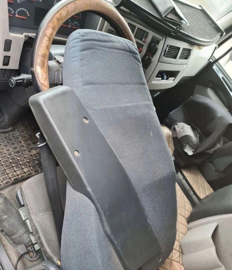 Volvo pneumatyczny Volvo FL FE - Сидіння в категорії Вантажівки: фото 2 Volvo pneumatyczny Volvo FL FE - Сидіння в категорії Вантажівки: фото 2