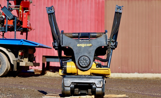 EngconEngcon EC233S-QS80-SS10 - Тилтротатор: фото 3 EngconEngcon EC233S-QS80-SS10 - Тилтротатор: фото 3
