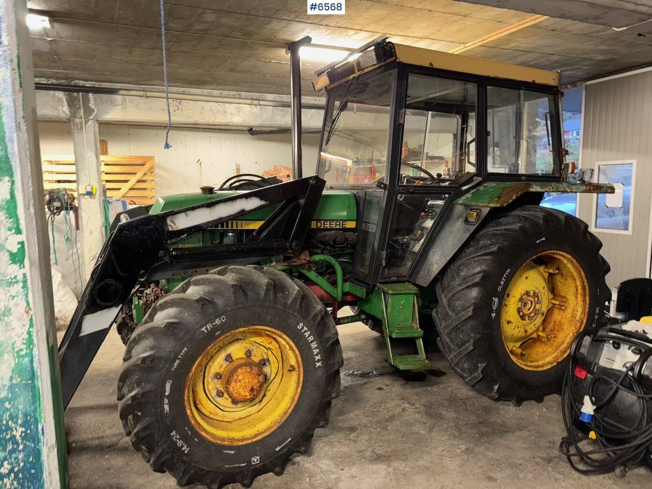 1980 John Deere 2140 w/ front loader. - Трактор: фото 1 1980 John Deere 2140 w/ front loader. - Трактор: фото 1