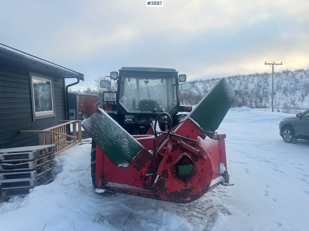 1987 John Deere Power Synchron 2450 4x4 w/ Quicke 4300 front loader, snow blower and gravel bucket. WATCH VIDEO. - Трактор: фото 4 1987 John Deere Power Synchron 2450 4x4 w/ Quicke 4300 front loader, snow blower and gravel bucket. WATCH VIDEO. - Трактор: фото 4