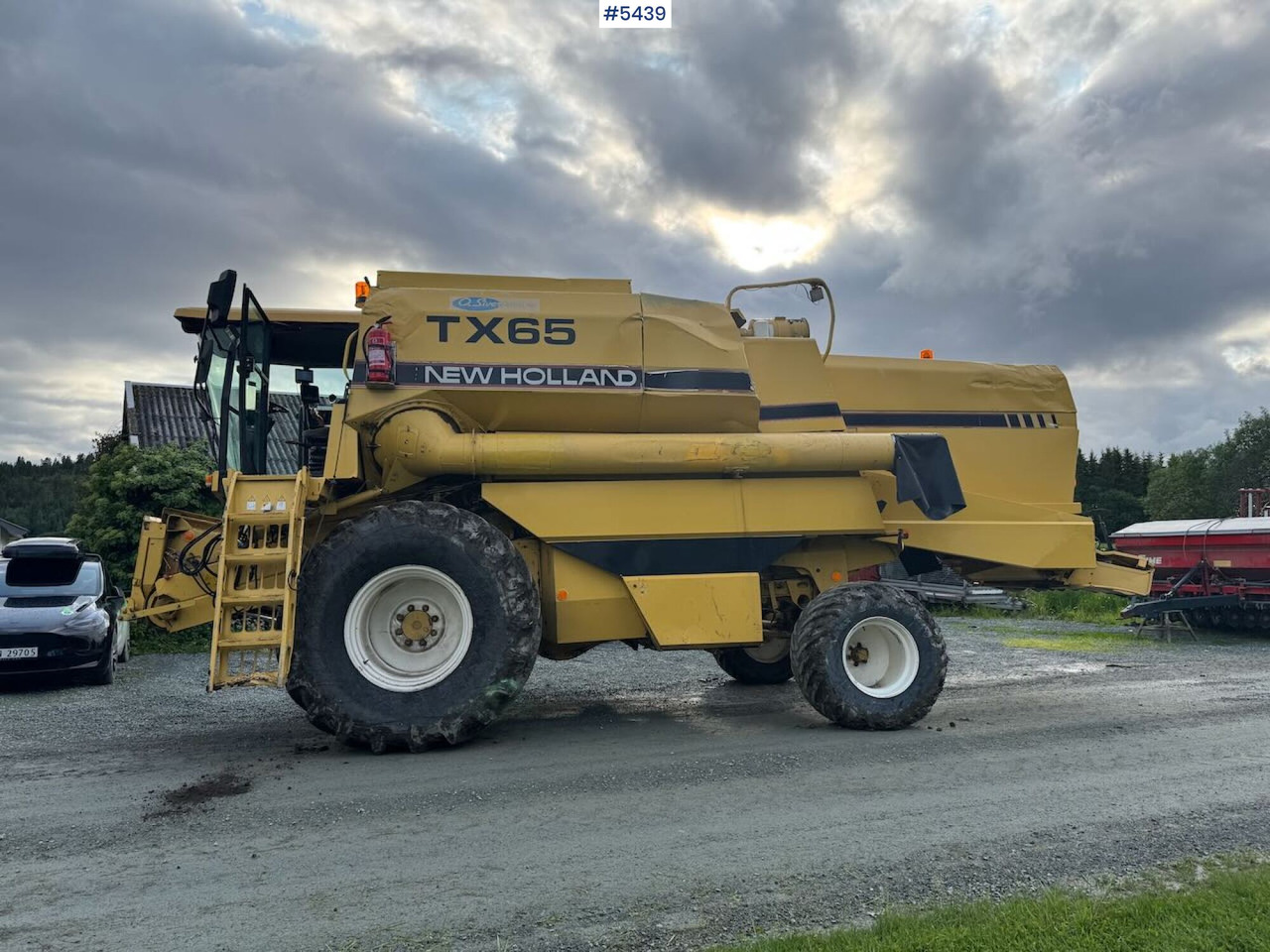 1995 New Holland TX65 m/ 20 fot skjærebord og henger - Зернозбиральний комбайн: фото 3 1995 New Holland TX65 m/ 20 fot skjærebord og henger - Зернозбиральний комбайн: фото 3