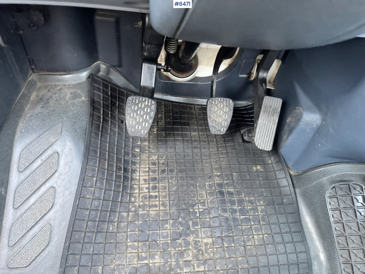 Легка бортова вантажівка 1996 Mercedes 412D Flatbed truck w/ Rear-mounted crane.: фото 19 Легка бортова вантажівка 1996 Mercedes 412D Flatbed truck w/ Rear-mounted crane.: фото 19