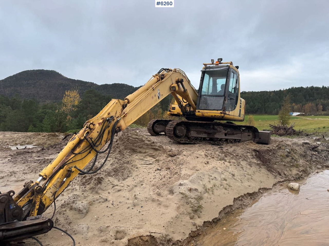 1998 Komatsu PC130-6K with Grading Bucket and Digging Bucket! - Екскаватор: фото 2 1998 Komatsu PC130-6K with Grading Bucket and Digging Bucket! - Екскаватор: фото 2