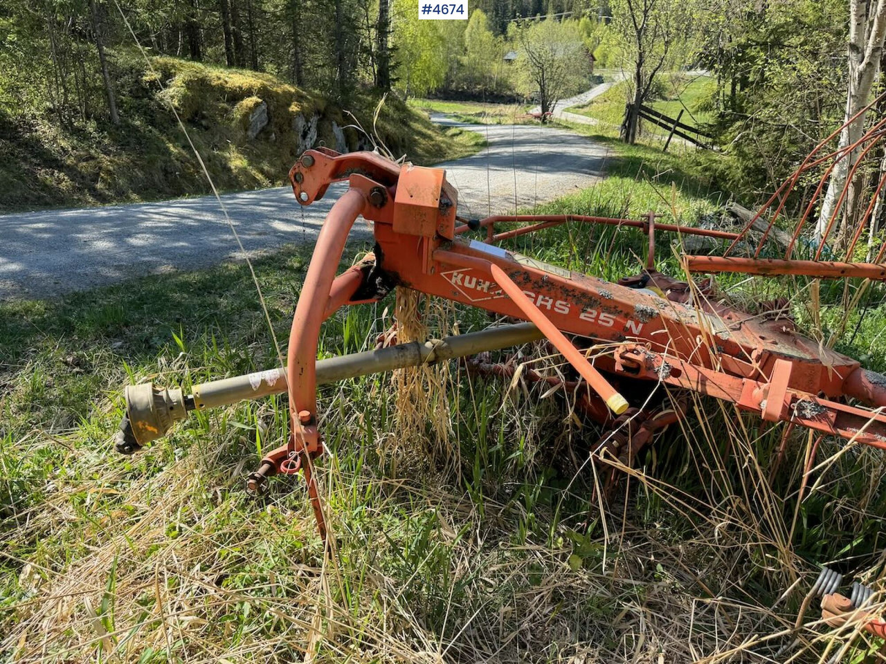 1998 Kuhn GRS 25 - Техніка для сінозаготівлі: фото 4 1998 Kuhn GRS 25 - Техніка для сінозаготівлі: фото 4