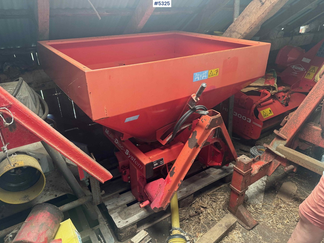 1999 Rauch MDS 81 fertilizer spreader - Розкидач добрив: фото 1 1999 Rauch MDS 81 fertilizer spreader - Розкидач добрив: фото 1