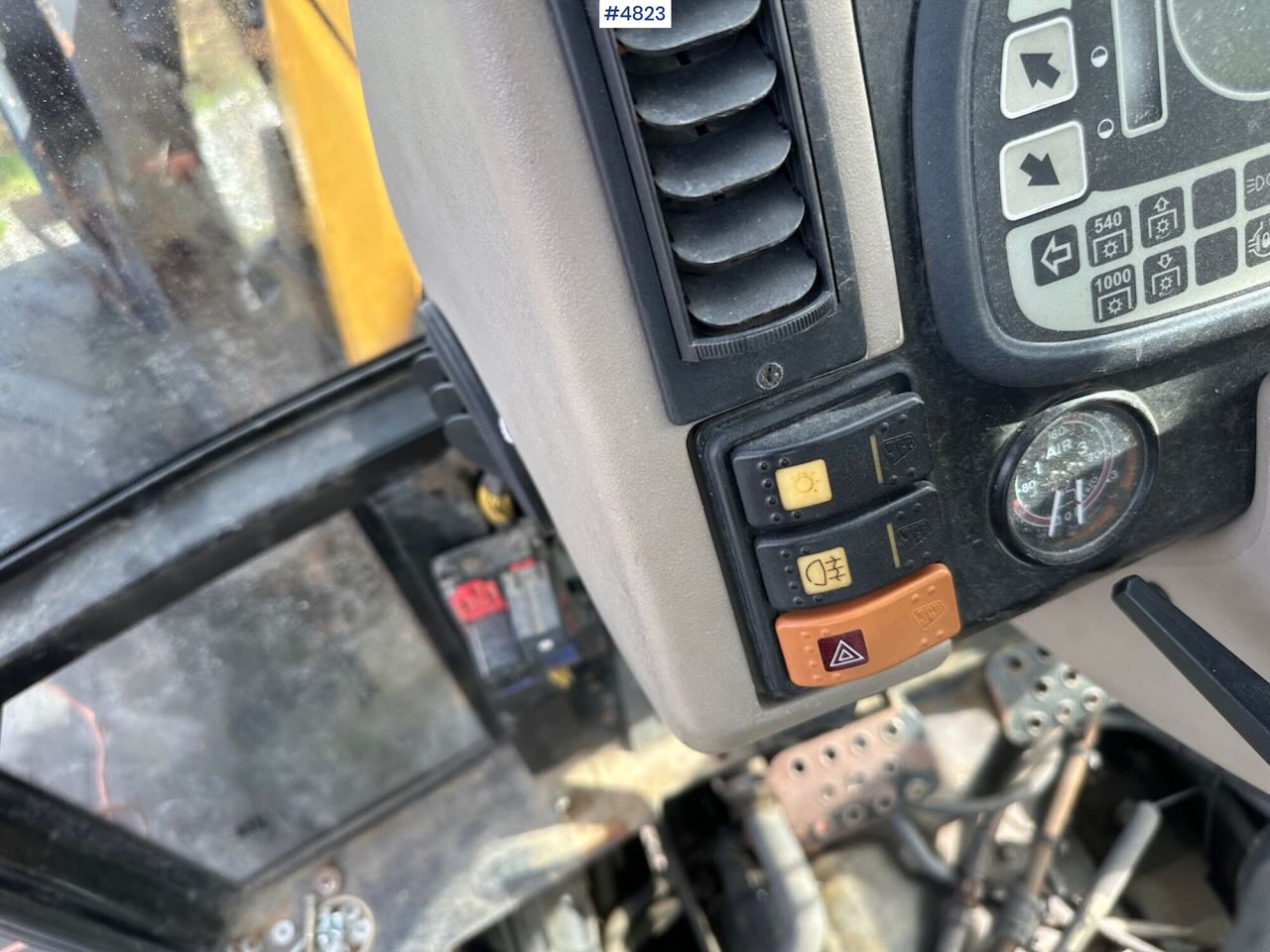 Трактор 2000 JCB Fastrac 4x4 tractor w/ loader, 2 new tires, gravel bucket or snow bucket. WATCH VIDEO.: фото 42