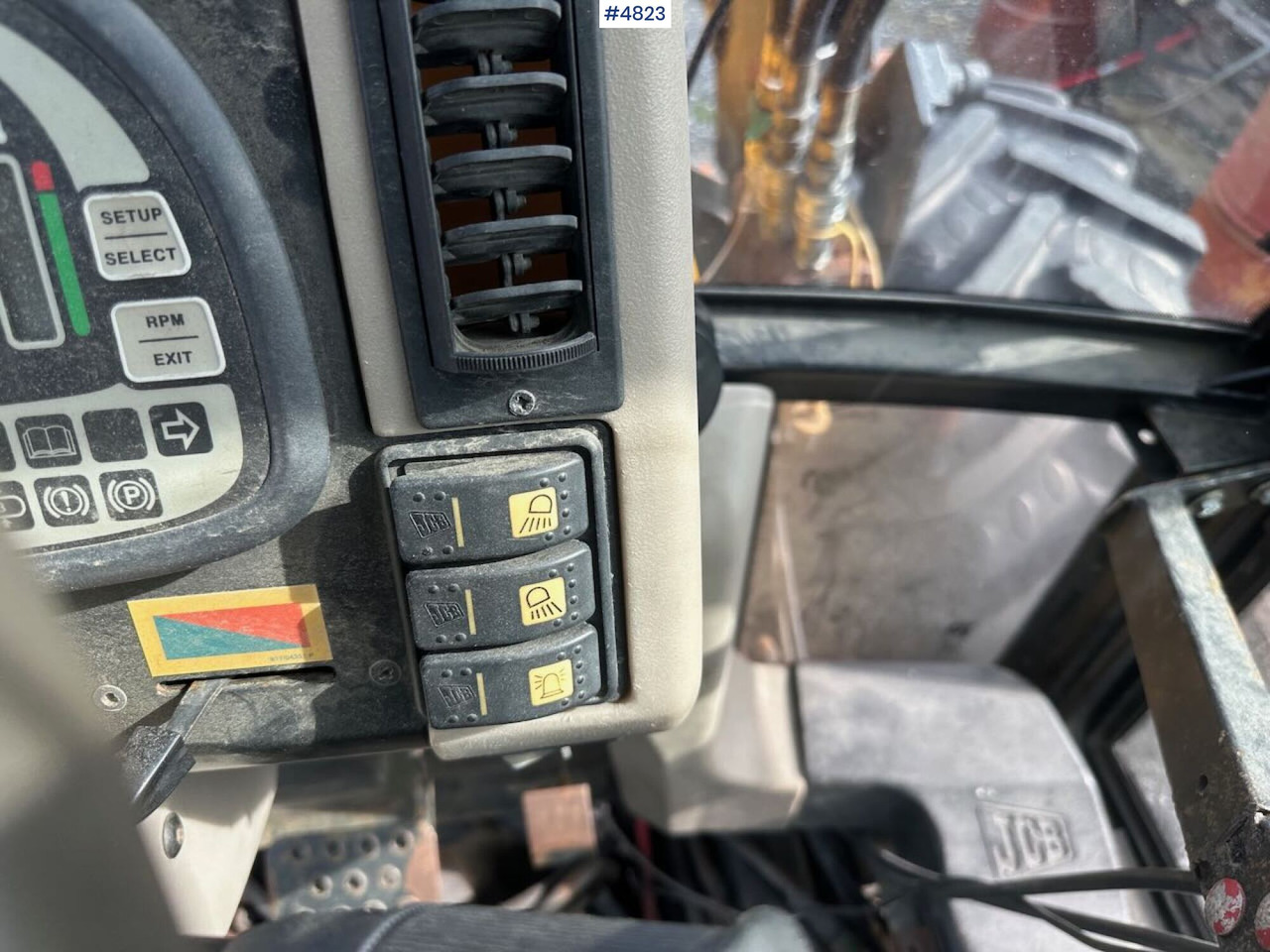 Трактор 2000 JCB Fastrac 4x4 tractor w/ loader, 2 new tires, gravel bucket or snow bucket. WATCH VIDEO.: фото 36