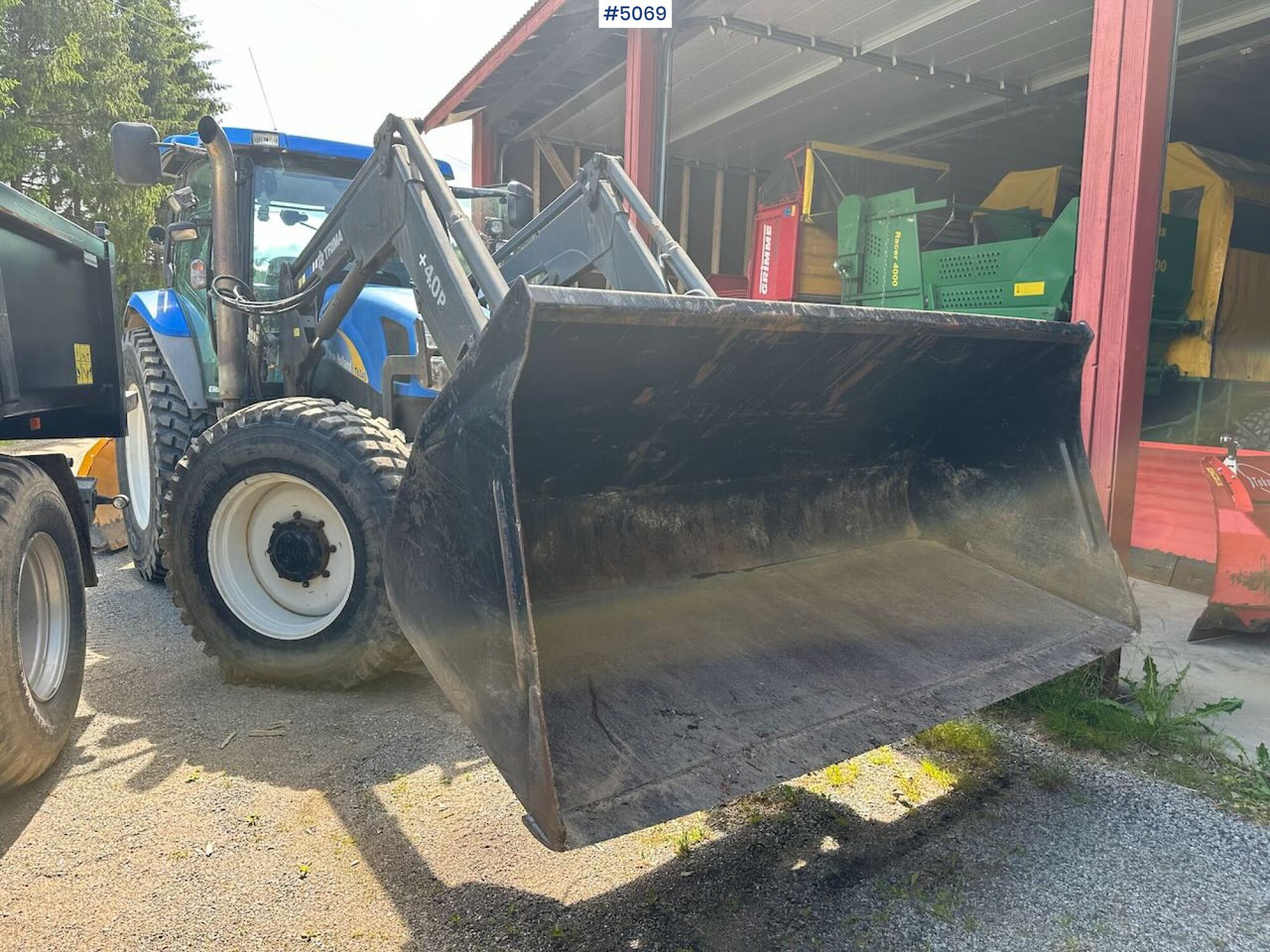 2009 New Holland T6040 SS w/ Trima front loader - Трактор: фото 5 2009 New Holland T6040 SS w/ Trima front loader - Трактор: фото 5