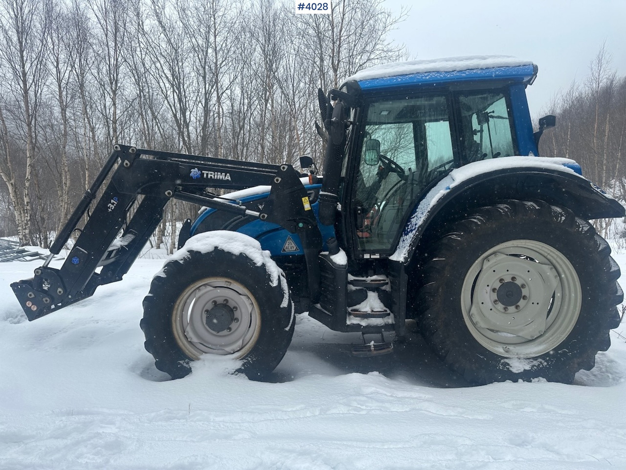 2012 Valtra N122 4x4 traktor w/ front loader and Dalen snow blower - Трактор: фото 3 2012 Valtra N122 4x4 traktor w/ front loader and Dalen snow blower - Трактор: фото 3