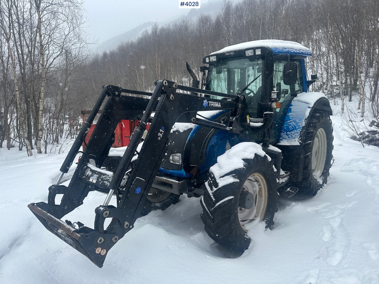 2012 Valtra N122 4x4 traktor w/ front loader and Dalen snow blower - Трактор: фото 1 2012 Valtra N122 4x4 traktor w/ front loader and Dalen snow blower - Трактор: фото 1