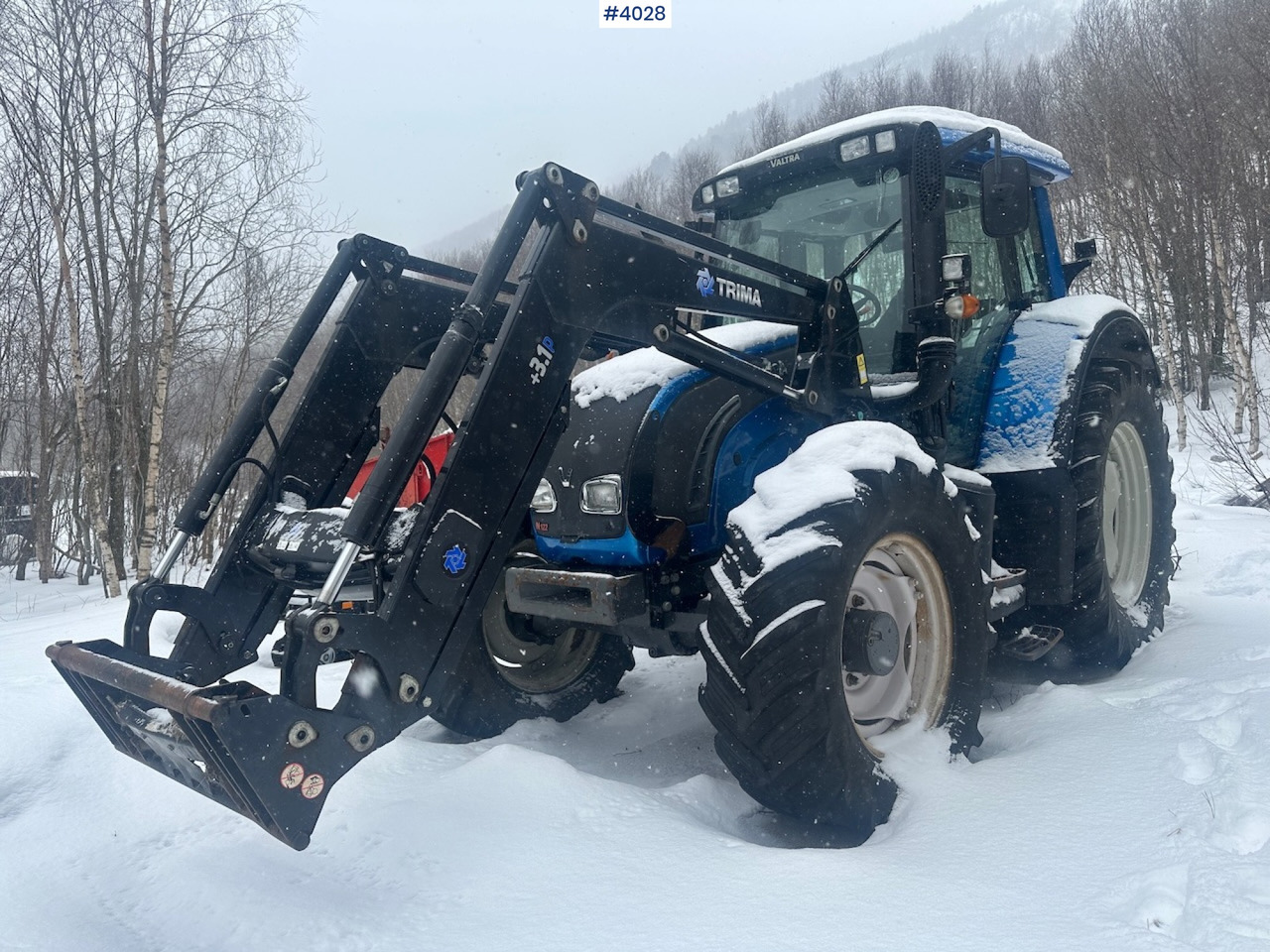2012 Valtra N122 4x4 traktor w/ front loader and Dalen snow blower - Трактор: фото 2 2012 Valtra N122 4x4 traktor w/ front loader and Dalen snow blower - Трактор: фото 2