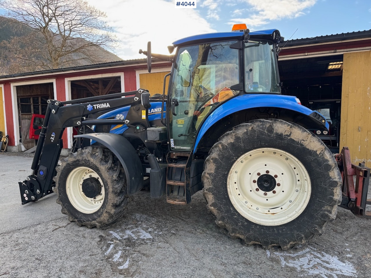 2013 New Holland T5.115 w/ front loader - Трактор: фото 2 2013 New Holland T5.115 w/ front loader - Трактор: фото 2
