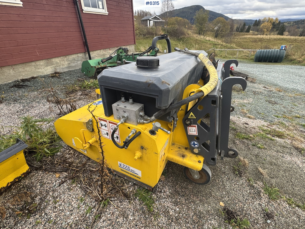 2016 VAMA 2000 Sweeping broom w/ side broom - Щітка дорожня: фото 1 2016 VAMA 2000 Sweeping broom w/ side broom - Щітка дорожня: фото 1