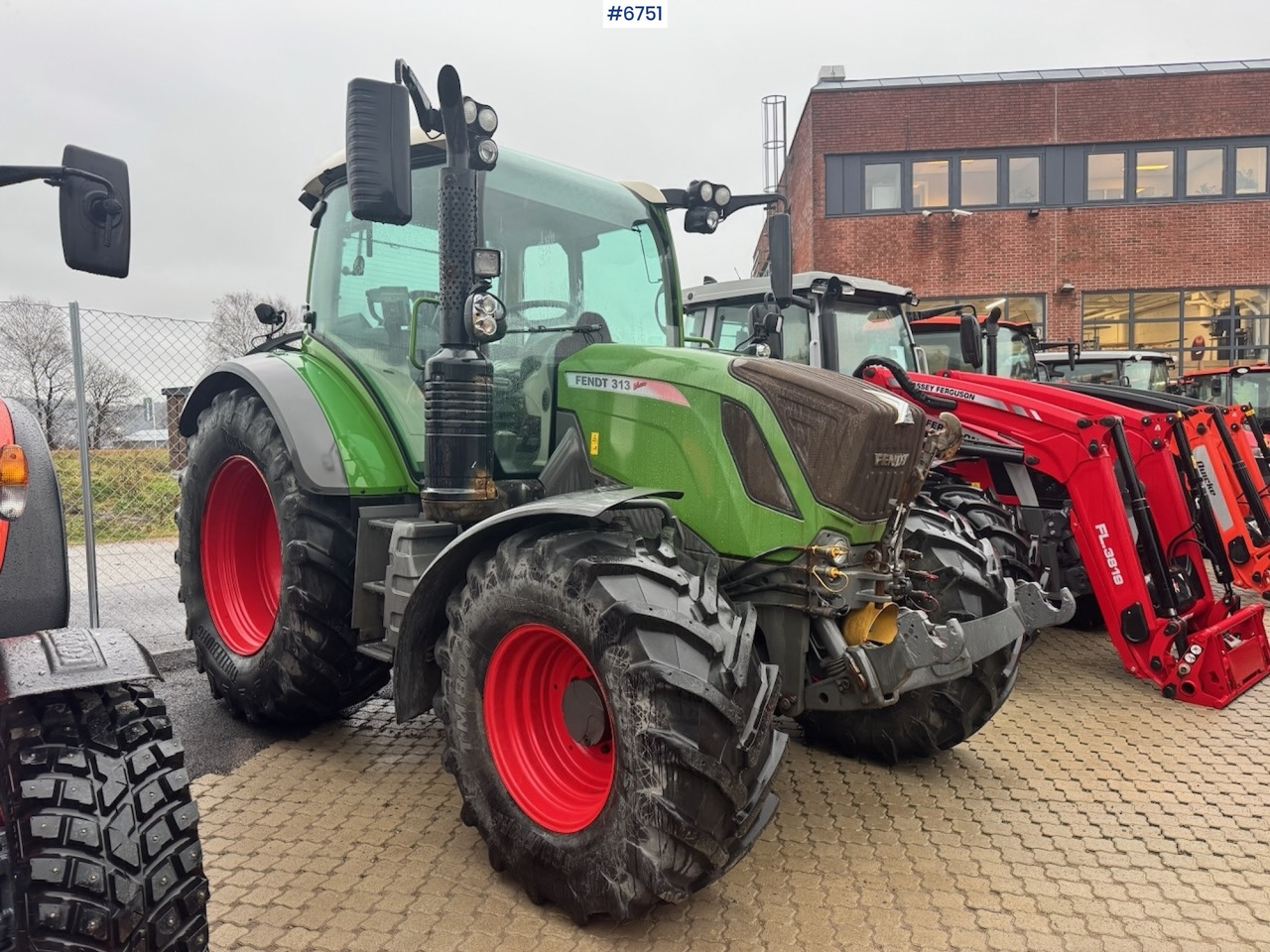 2019 Fendt 313 Vario w/ Front hydraulics and 2 sets of tires. - Трактор: фото 1 2019 Fendt 313 Vario w/ Front hydraulics and 2 sets of tires. - Трактор: фото 1