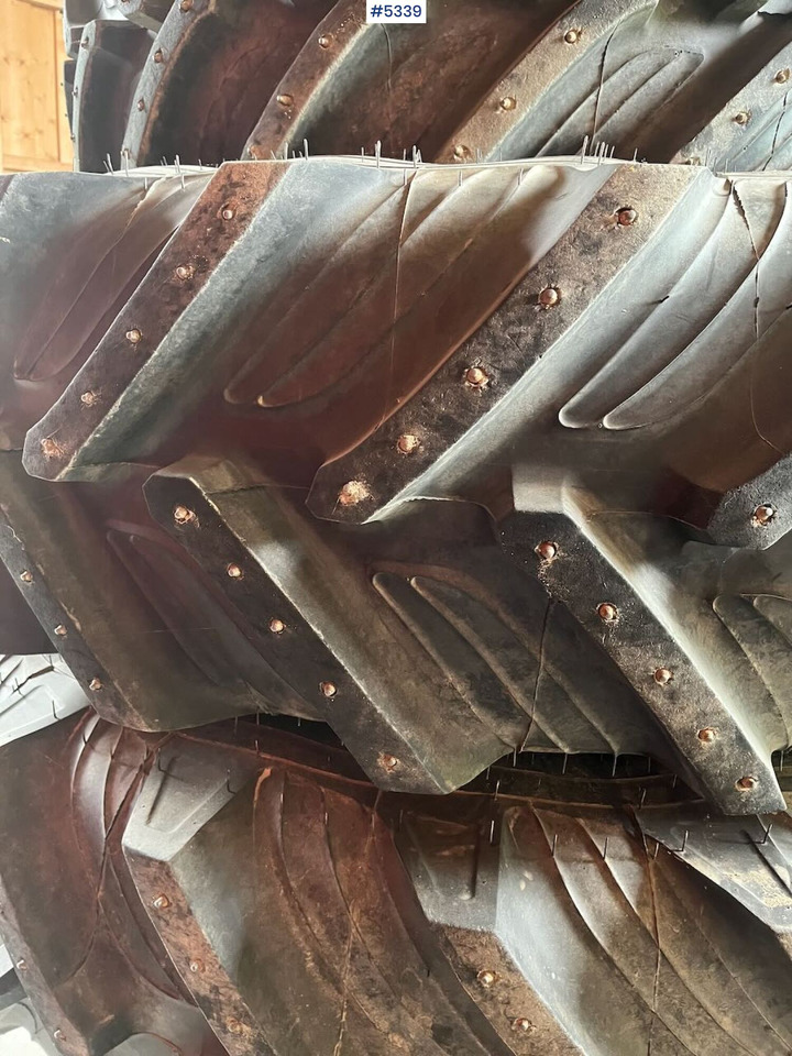 4 tractor tires with studs - Шина в категорії Трактори: фото 5 4 tractor tires with studs - Шина в категорії Трактори: фото 5