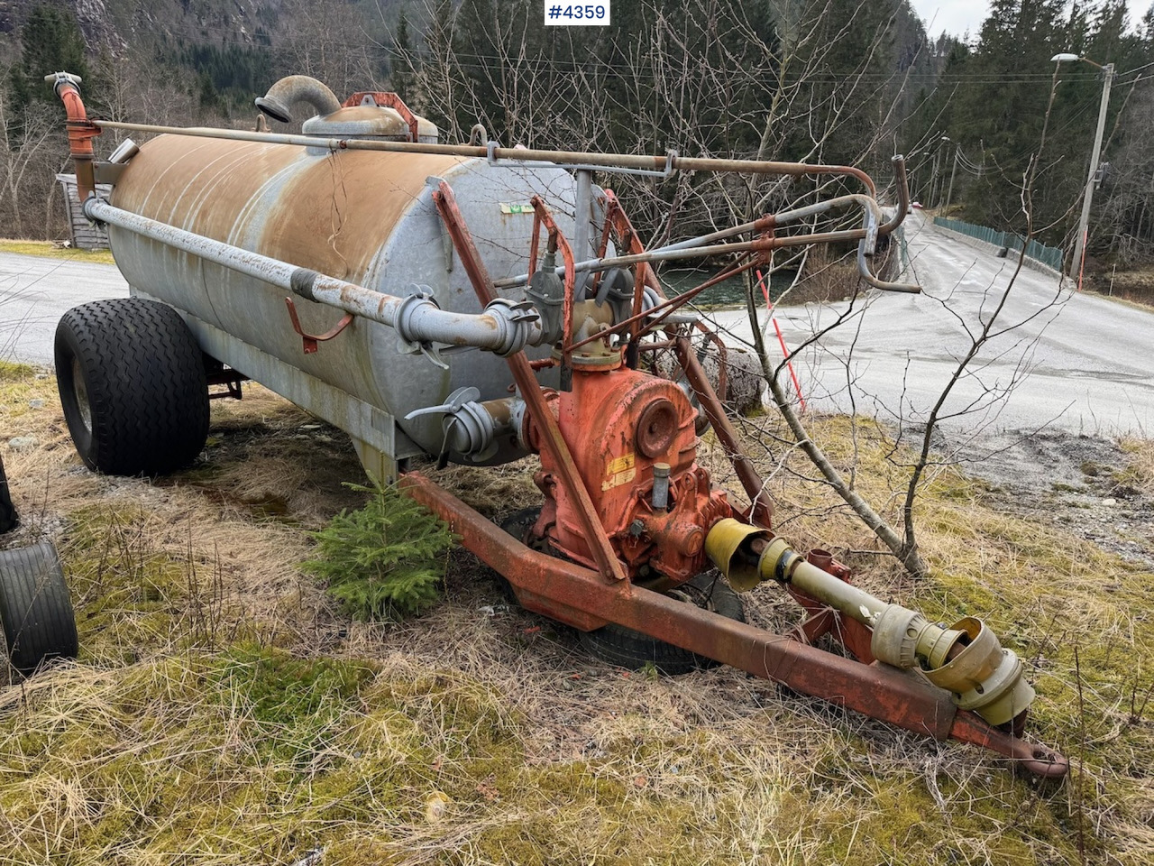 Bauer Manure spreader with boom cannon. - Гноєрозкидач: фото 1 Bauer Manure spreader with boom cannon. - Гноєрозкидач: фото 1