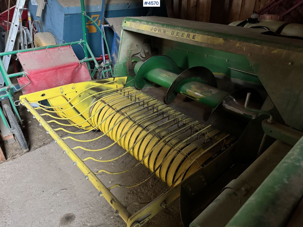 John Deere 332A Square baler - Техніка для сінозаготівлі: фото 3 John Deere 332A Square baler - Техніка для сінозаготівлі: фото 3