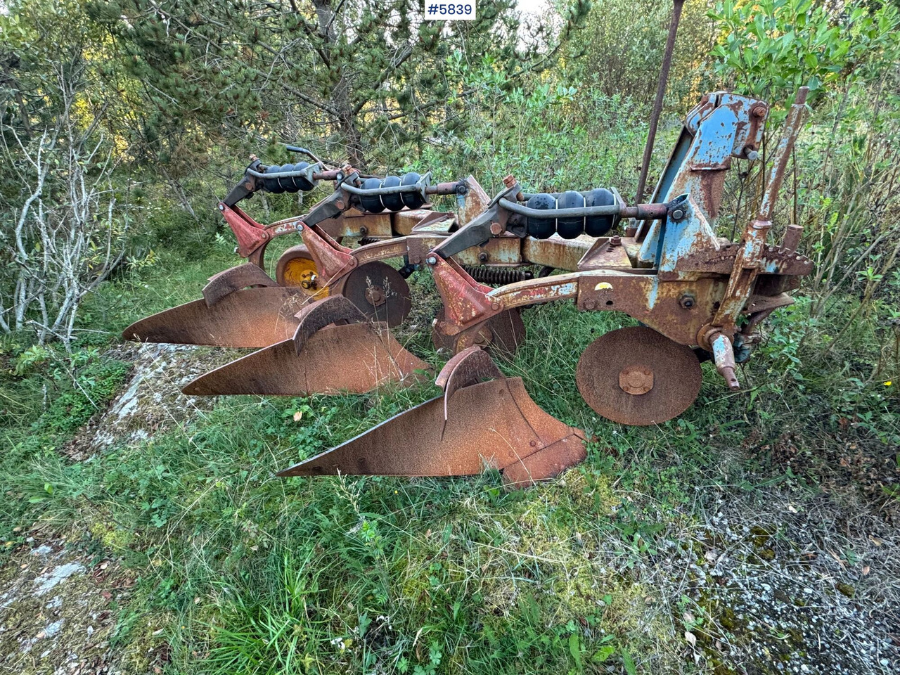 Øverum 3-furrow plow - Техніка для обробки ґрунту: фото 1 Øverum 3-furrow plow - Техніка для обробки ґрунту: фото 1