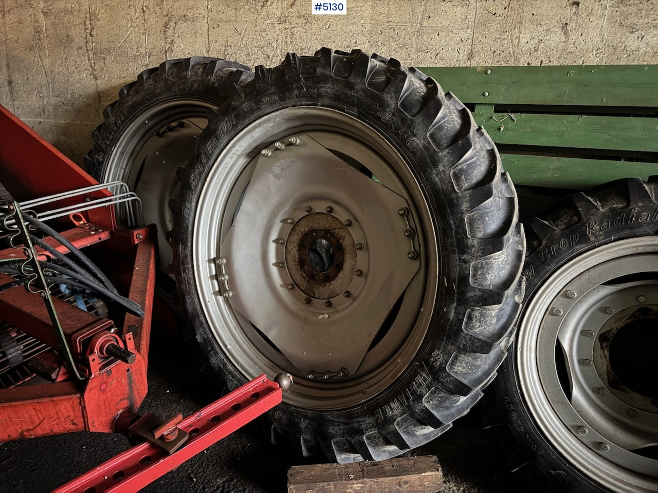 Sprayer wheels 12.4 R46 and 11.2 R32 - Обприскувач: фото 1 Sprayer wheels 12.4 R46 and 11.2 R32 - Обприскувач: фото 1