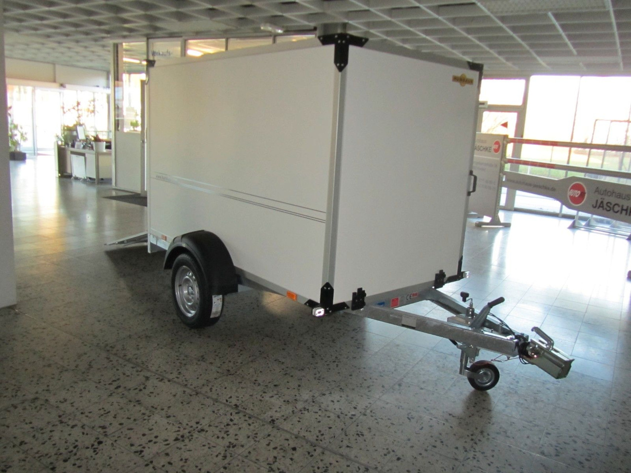 Humbaur HK 132513-15P Überfahrwand Kofferanhänger Flex - Закритий кузов причіп: фото 2 Humbaur HK 132513-15P Überfahrwand Kofferanhänger Flex - Закритий кузов причіп: фото 2