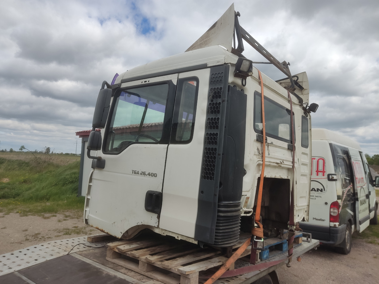 MAN cab F99/L17 - Кабіна: фото 3 MAN cab F99/L17 - Кабіна: фото 3