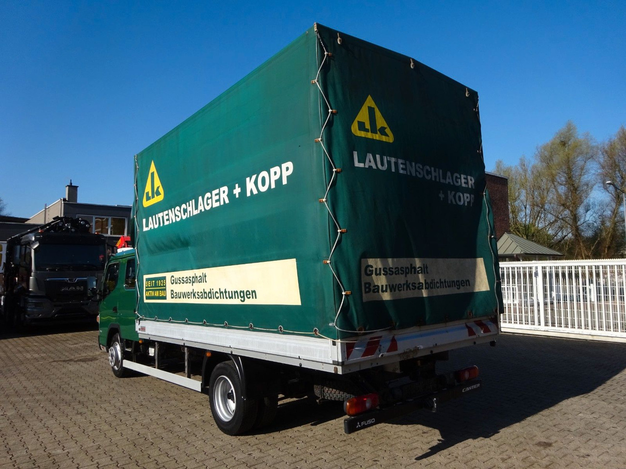 FUSO 7C180D Canter mit Doppelkabine 4x2 - Тентований фургон, Вантажопасажирський фургон: фото 5 FUSO 7C180D Canter mit Doppelkabine 4x2 - Тентований фургон, Вантажопасажирський фургон: фото 5