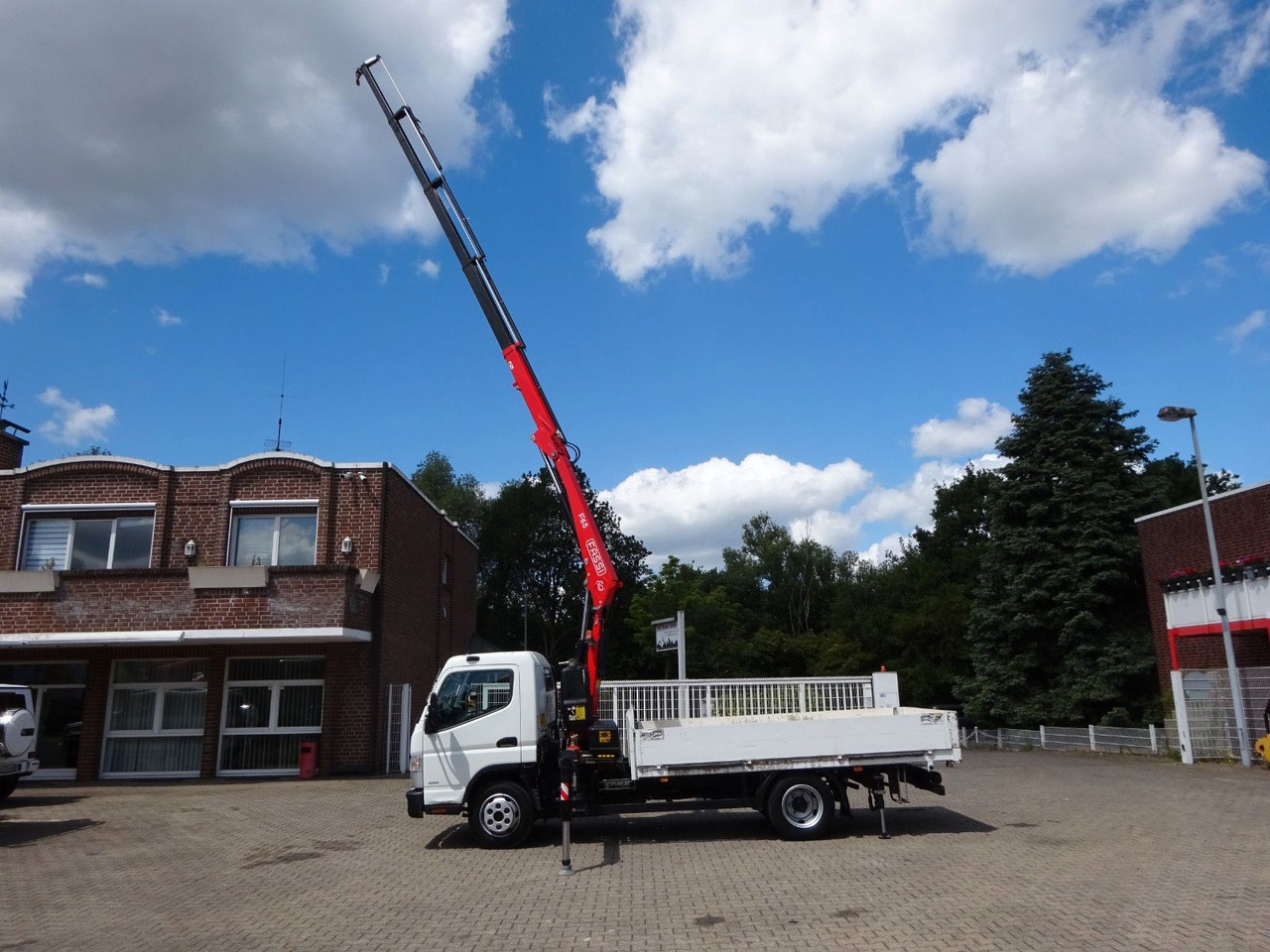 FUSO Canter 7C15 mit FASSI F65A Kran - Вантажівка з маніпулятором, Бортова вантажівка/ Платформа: фото 2 FUSO Canter 7C15 mit FASSI F65A Kran - Вантажівка з маніпулятором, Бортова вантажівка/ Платформа: фото 2