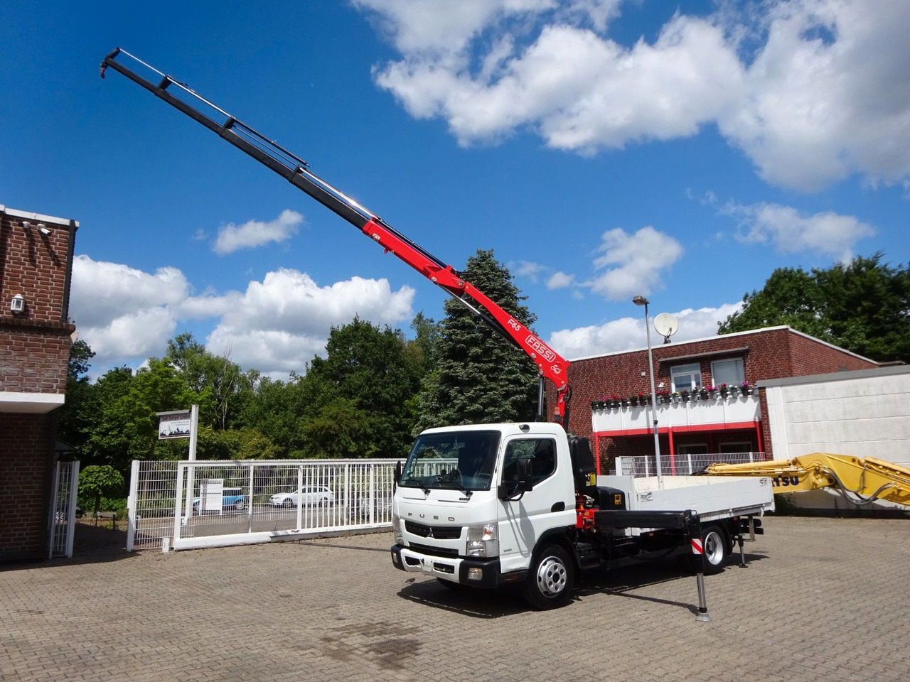 FUSO Canter 7C15 mit FASSI F65A Kran - Вантажівка з маніпулятором, Бортова вантажівка/ Платформа: фото 1 FUSO Canter 7C15 mit FASSI F65A Kran - Вантажівка з маніпулятором, Бортова вантажівка/ Платформа: фото 1
