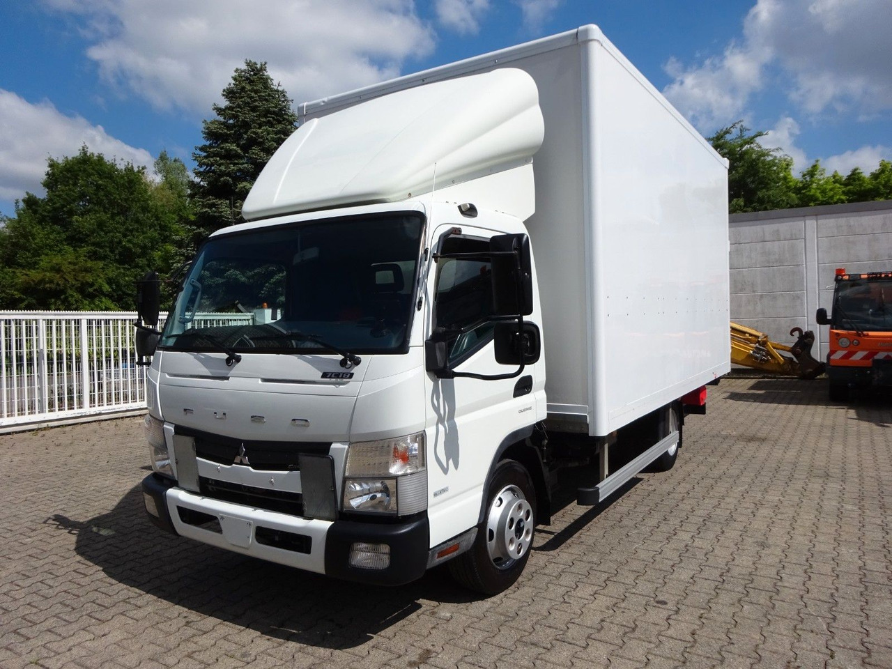 FUSO Canter 7C18 + LBW 4x2 - Фургон з закритим кузовом: фото 1 FUSO Canter 7C18 + LBW 4x2 - Фургон з закритим кузовом: фото 1