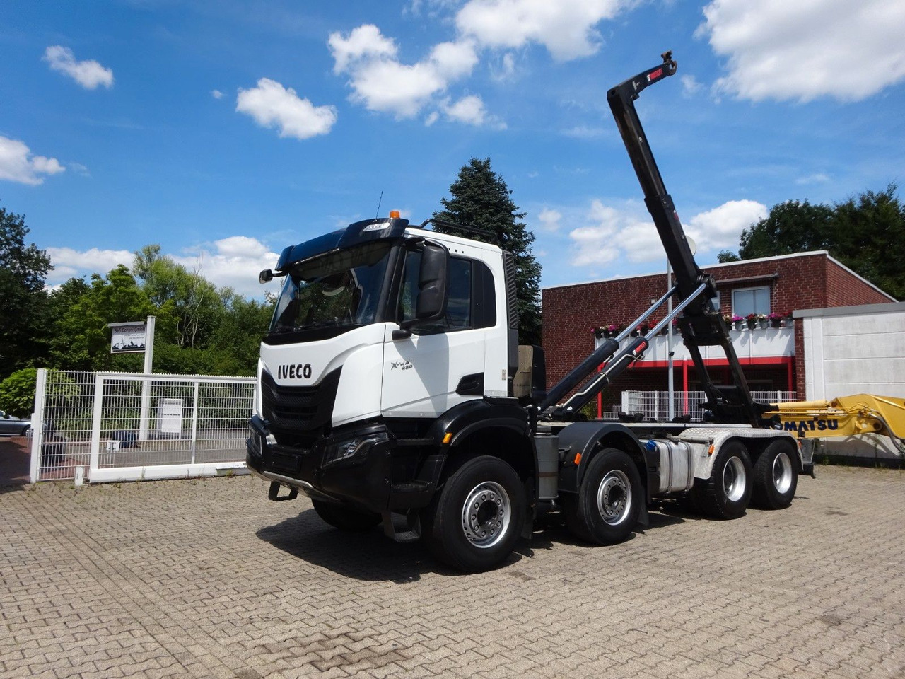 Iveco X-WAY 480 HIAB ABROLLER 8x4 - Гаковий мультиліфт вантажівка: фото 1 Iveco X-WAY 480 HIAB ABROLLER 8x4 - Гаковий мультиліфт вантажівка: фото 1
