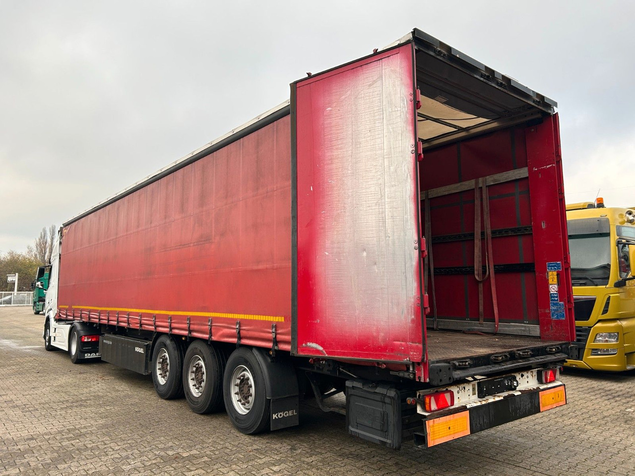 Kögel Auflieger Pritsche Plane - Тентований напівпричіп: фото 3 Kögel Auflieger Pritsche Plane - Тентований напівпричіп: фото 3