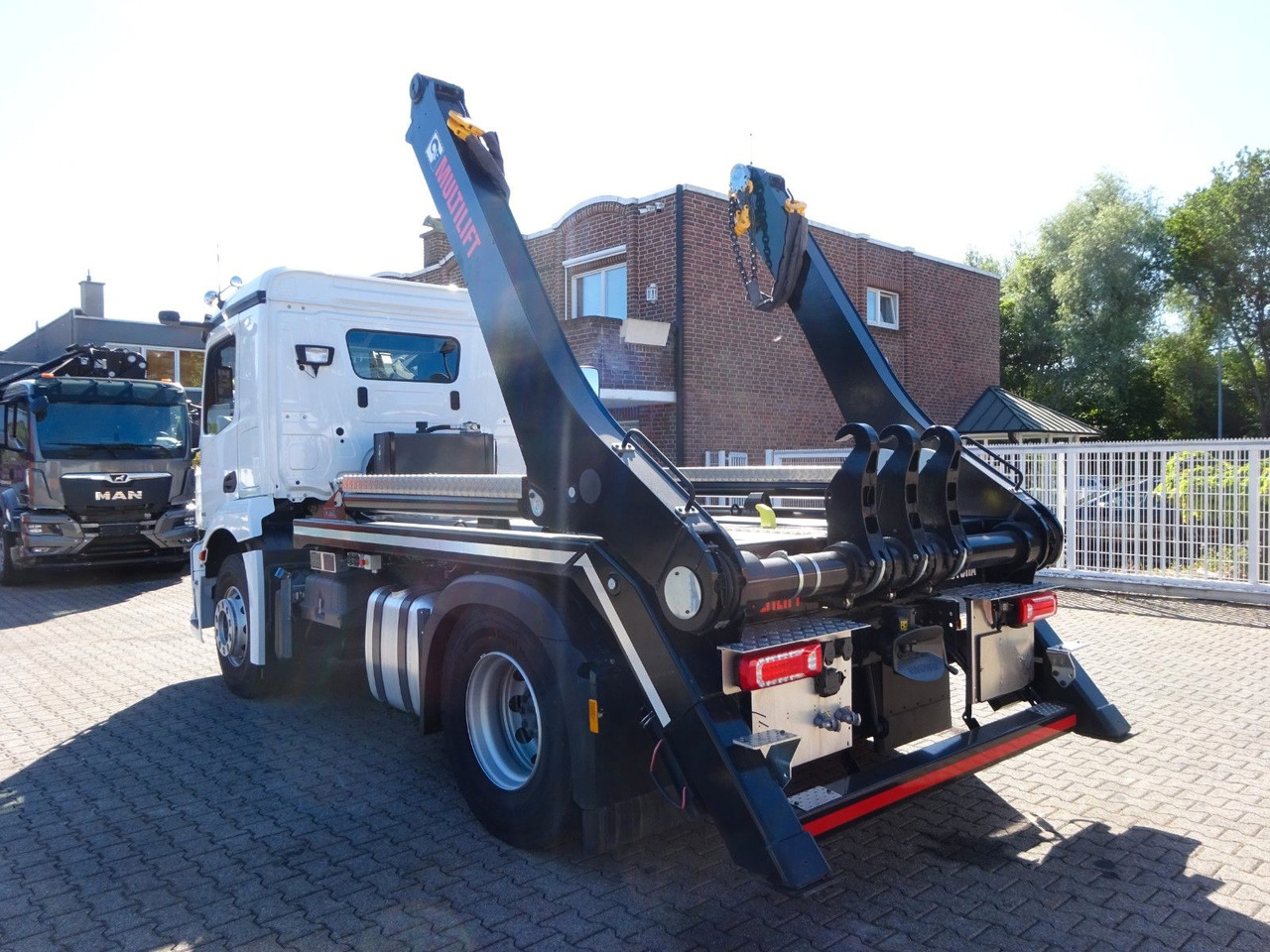 Mercedes-Benz 1840 Actros Absetzkipper NEUFAHRZEUG mit 1645 km - Самоскид вантажівка: фото 4 Mercedes-Benz 1840 Actros Absetzkipper NEUFAHRZEUG mit 1645 km - Самоскид вантажівка: фото 4