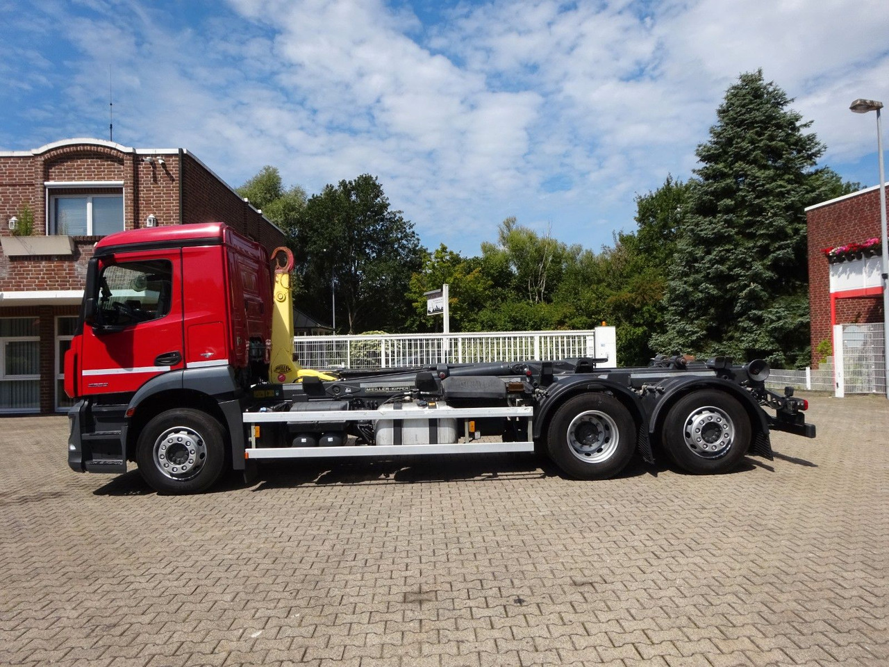 Mercedes-Benz 2532 ANTOS MEILLER Abroller Lift+Lenkachse 6x2 - Гаковий мультиліфт вантажівка: фото 4 Mercedes-Benz 2532 ANTOS MEILLER Abroller Lift+Lenkachse 6x2 - Гаковий мультиліфт вантажівка: фото 4