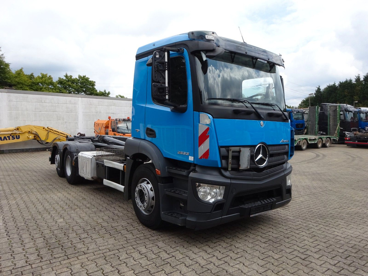 Mercedes-Benz 2533 Antos MULTILIFT Abroller 6x2 - Гаковий мультиліфт вантажівка: фото 5 Mercedes-Benz 2533 Antos MULTILIFT Abroller 6x2 - Гаковий мультиліфт вантажівка: фото 5