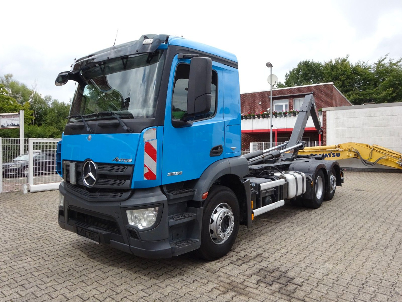 Mercedes-Benz 2533 Antos MULTILIFT Abroller 6x2 - Гаковий мультиліфт вантажівка: фото 1 Mercedes-Benz 2533 Antos MULTILIFT Abroller 6x2 - Гаковий мультиліфт вантажівка: фото 1