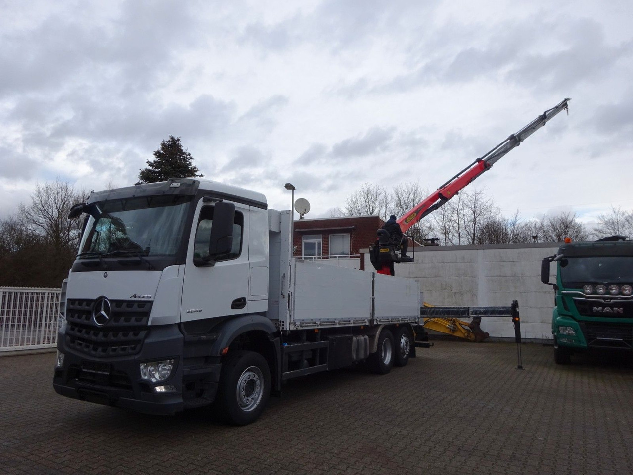 Mercedes-Benz 2648 Baustoffpritsche + PK 23001 TEC3 Kran Mercedes-Benz 2648 Baustoffpritsche + PK 23001 TEC3 Kran - Вантажівка з маніпулятором, Бортова вантажівка/ Платформа: фото 3 Mercedes-Benz 2648 Baustoffpritsche + PK 23001 TEC3 Kran Mercedes-Benz 2648 Baustoffpritsche + PK 23001 TEC3 Kran - Вантажівка з маніпулятором, Бортова вантажівка/ Платформа: фото 3